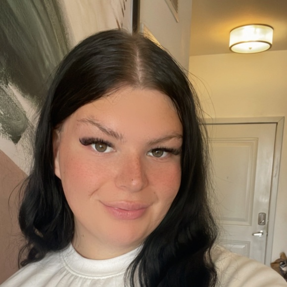 meet your posher, tyla. - Picture 1 of 1